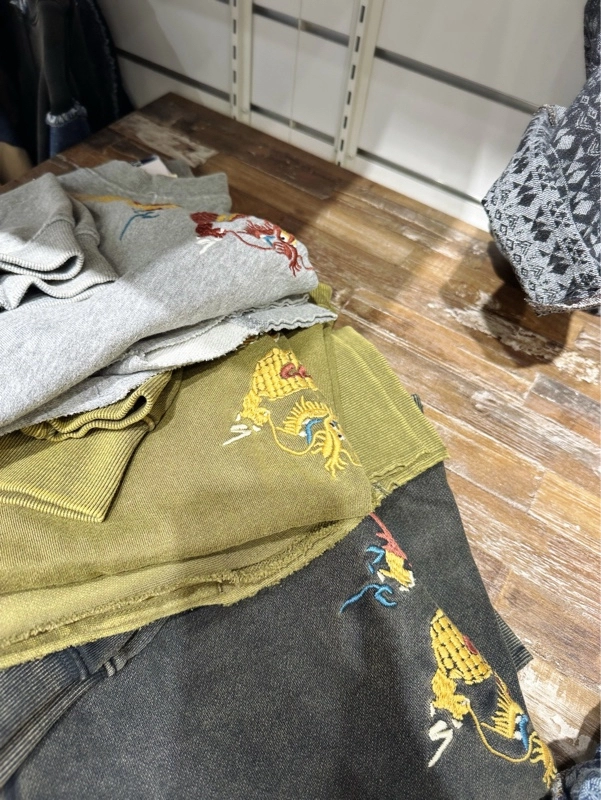 袖刺繍ラグランスウェット♪