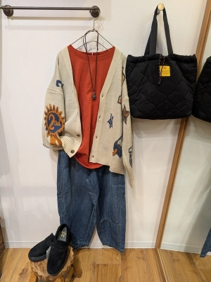 アクリルジャガードガレッジモチーフカーディガン