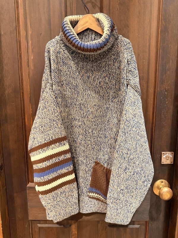 バルキーライン入りタートルネックニット⭐︎