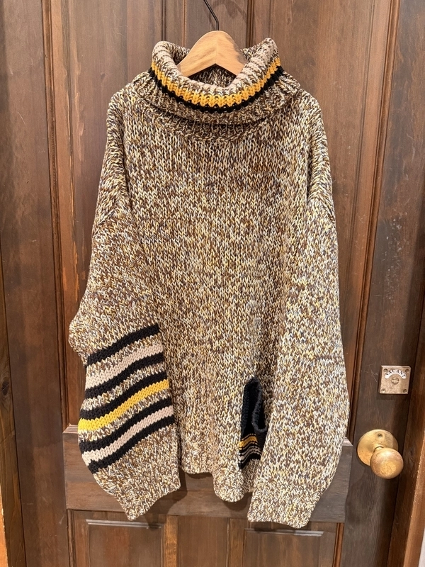 バルキーライン入りタートルネックニット⭐︎