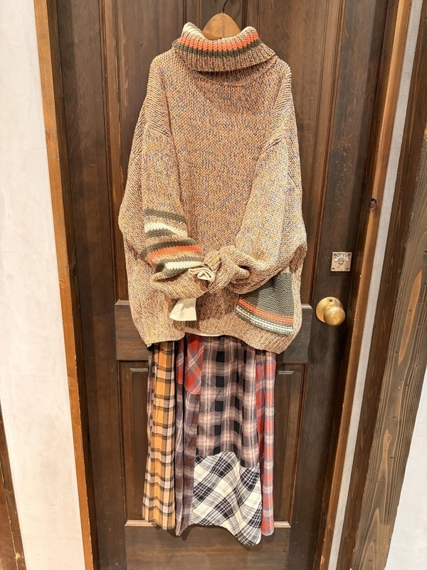 バルキーライン入りタートルネックニット⭐︎