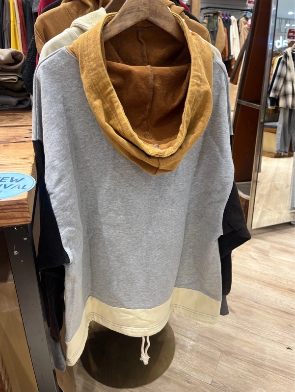 裏毛パウダー加工裏使い切替モックネックパーカー