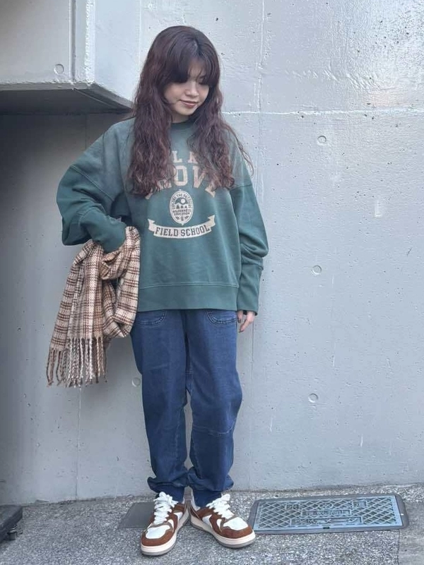 加工感が可愛いカレッジスウェット