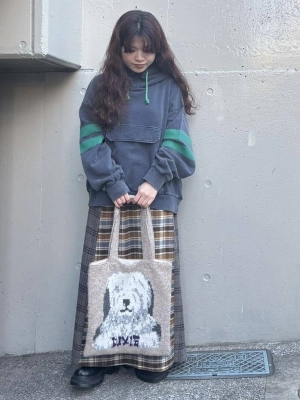 ライン入りパーカーのストリートMIXコーデ