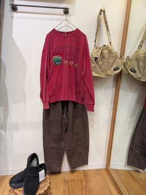 裏毛パウダー加工プリント&刺繍プルオーバー