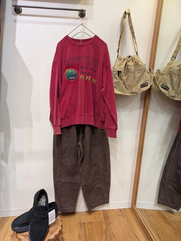 裏毛パウダー加工プリント&刺繍プルオーバー