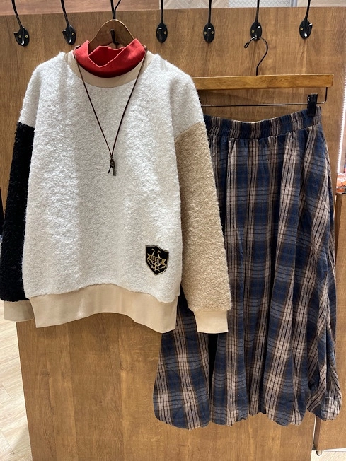 プードルファークルーネックプルオーバー