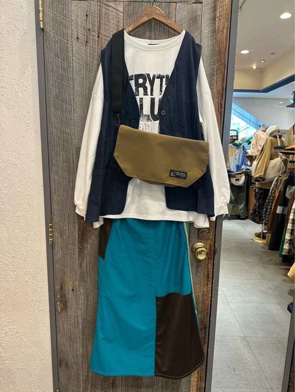 デニムVネックベスト