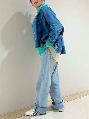 カラーパーカーで差し色！