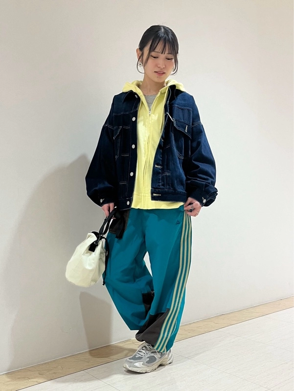 ラインパンツコーデ