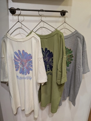 OE天竺汗染み防止加工　Flowerプリント&刺繍Tシャツ