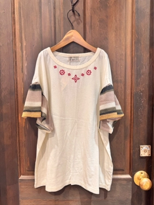 ベルスリーブ胸刺繍T