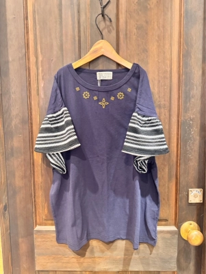 ベルスリーブ胸刺繍T