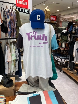 色が可愛いBIGロゴTシャツ♡