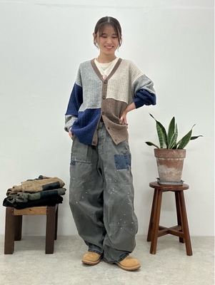 大人っぽく着こなすグレー