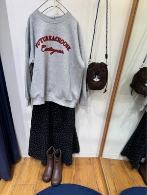 裏毛刺繍プルオーバー