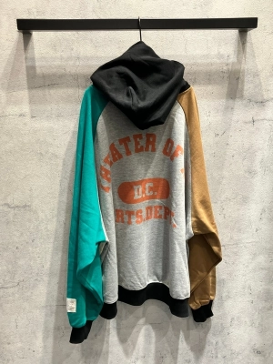 ラグランワイドパーカーコーデ☆