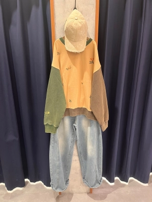 秋の新作！刺繍入り裏毛スウェット☆
