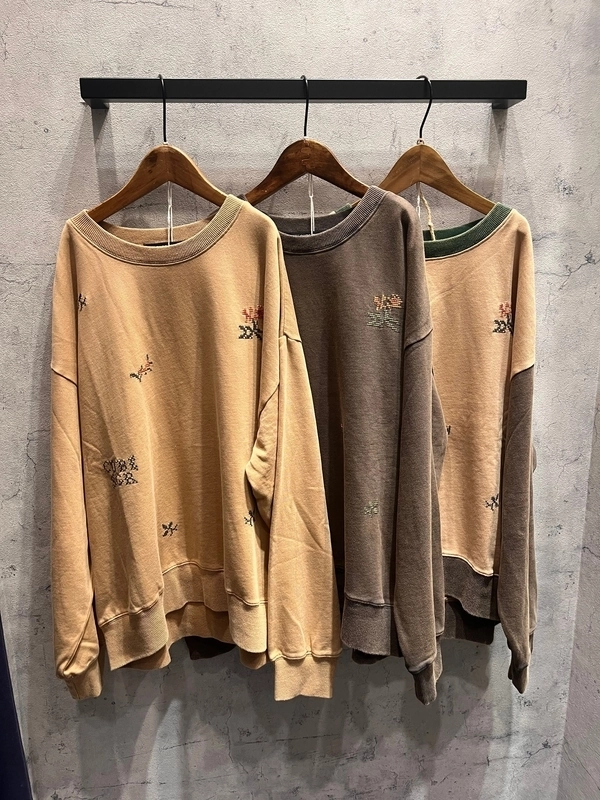 秋の新作！刺繍入り裏毛スウェット☆