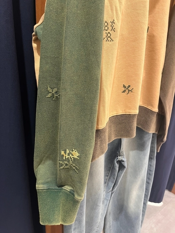 秋の新作！刺繍入り裏毛スウェット☆
